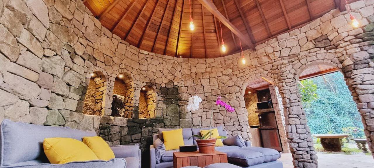 Avalon Ubud Castle & Spa 외부 사진
